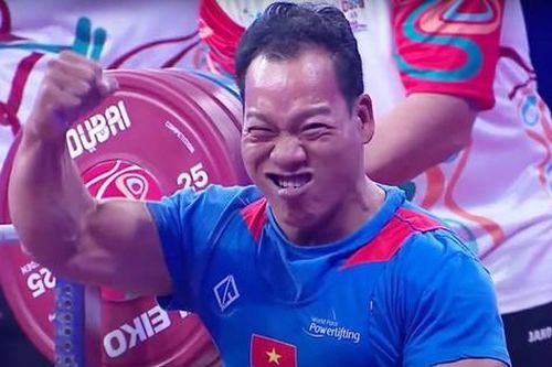 Khoảnh khắc chiến thắng kịch tính và đầy cảm xúc để đoạt HCV thế giới của lực sĩ Lê Văn Công