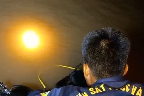 Lật ghe chở xi măng, một người mất tích