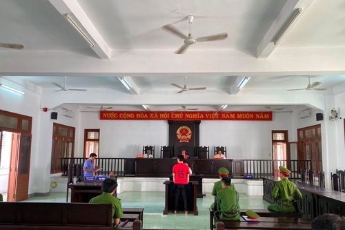 Mâu thuẫn trong lao động, phạm nhân đánh bạn tù