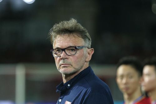 HLV Philippe Troussier không loại Công Phượng, Văn Toàn