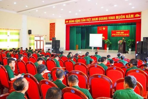 VKSQS Khu vực 43 tuyên truyền, phổ biến pháp luật cho cán bộ, chiến sĩ