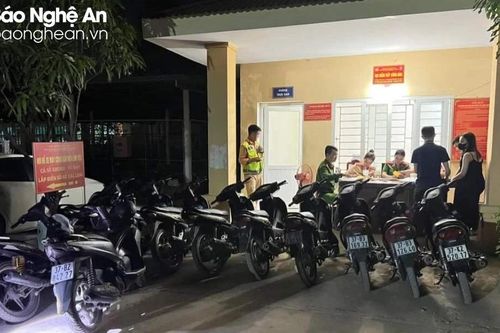 Xử lý 42 thanh, thiếu niên tụ tập xe máy lạng lách ở thành phố Vinh