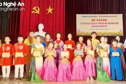 Bế giảng lớp truyền dạy dân ca ví, giặm tại huyện Diễn Châu