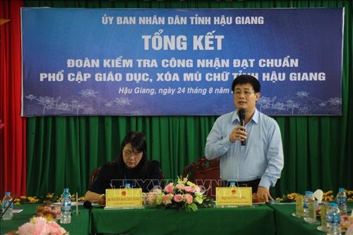 Bộ GD-ĐT kiểm tra công nhận đạt chuẩn phổ cập giáo dục, xóa mù chữ tại Hậu Giang