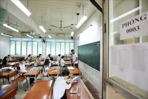 Không loại trừ việc xem xét khởi tố thí sinh chụp ảnh đề thi tốt nghiệp THPT gửi ra ngoài