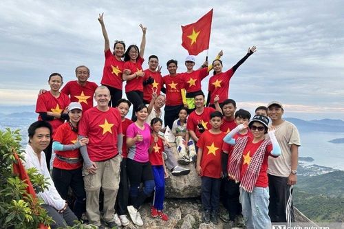 Trải nghiệm thú vị khi leo núi chinh phục 'nóc nhà' Nha Trang