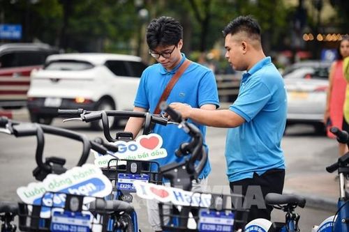 Hà Nội khai trương dịch vụ xe điện, xe đạp công cộng