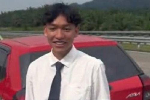 Chở con trai đi nhập học, cha mẹ bỏ quên cậu tân sinh viên giữa đường