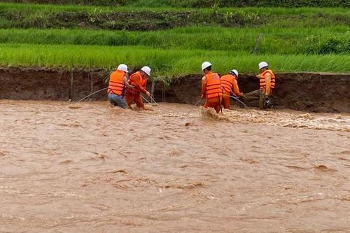 Điện lực khắc phục nhanh sự cố, cấp điện trở lại cho khách hàng