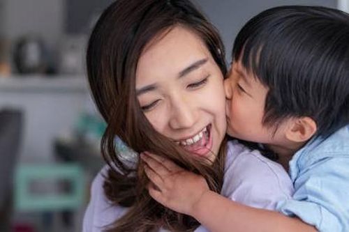 Con bạn có thể trở thành 'con nhà người ta' nếu cha mẹ tuân thủ 3 nguyên tắc này
