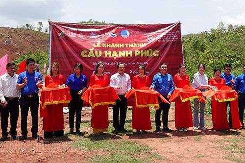 Góp sức xây dựng nông thôn mới