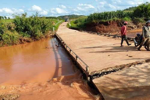 Gia cố hệ thống giao thông trong mùa mưa bão