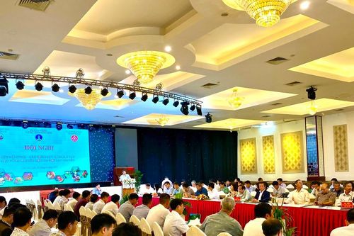 Bàn kế hoạch đưa nhân lực qua đào tạo về làm việc tại vùng nguyên liệu cà phê