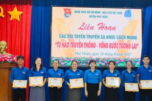 Đoàn xã Ia Yeng đạt giải nhất liên hoan các đội tuyên truyền ca khúc cách mạng
