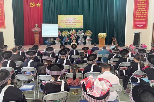 Tập huấn phương pháp bảo tồn văn hóa truyền thống cho đồng bào Mông xanh