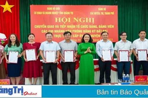 Chuyển giao và tiếp nhận tổ chức đảng, đảng viên các chi nhánh văn phòng đăng ký đất đai về trực thuộc cấp ủy cấp huyện