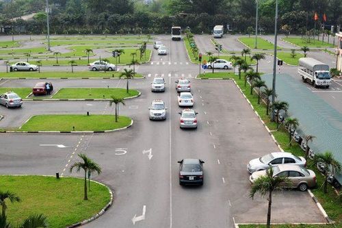 TPHCM: Đề xuất cho thí điểm dạy lái xe ô tô online