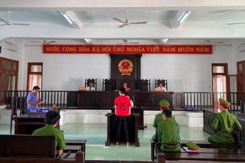 Tiếp tục hầu tòa vì đánh bạn tù khi đang thi hành án chung thân