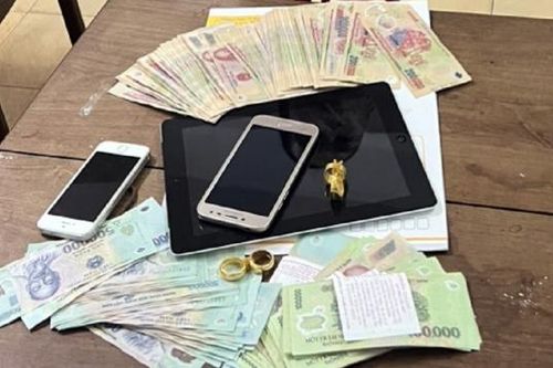 Con dâu trộm tiền vàng của nhà chồng rồi... đi báo công an