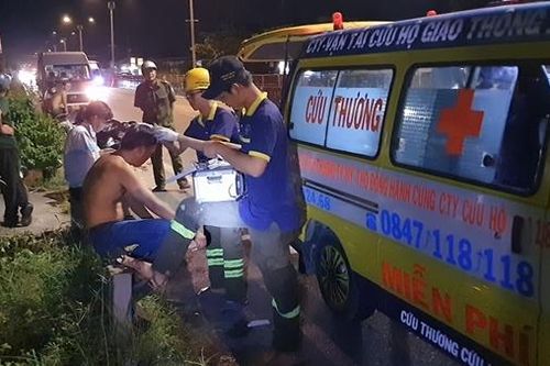 Ẩu đả trên Quốc lộ 1, hai người nhập viện