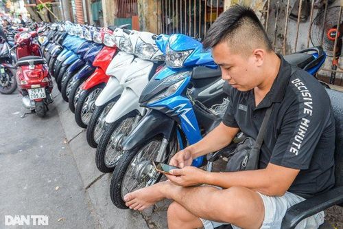 Chợ xe máy cũ lớn nhất Hà Nội 'đóng băng' vì biển số định danh