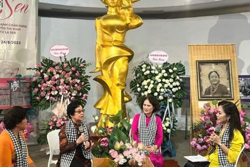 Bảo tàng Phụ nữ Việt Nam tiếp nhận tranh chân dung nữ tướng Nguyễn Thị Định