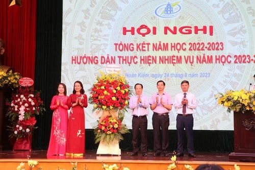 Học sinh quận Hoàn Kiếm đạt gần 700 giải thưởng trong các kỳ thi năm học 2022-2023