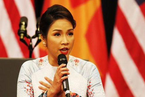 Trước Thanh Lam với 'Thiên thai', một diva Việt cũng bị 'tai nạn' khi hát 'Tiến quân ca' của nhạc sĩ Văn Cao