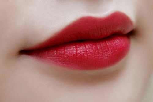 Ưu nhược điểm của phun xăm môi nano và collagen