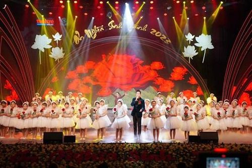 Lắng đọng cảm xúc đêm nghệ thuật 'Ơn nghĩa sinh thành 2023'