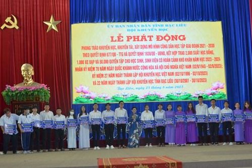 Bạc Liêu: Trao 2.000 suất học bổng cho học sinh vượt khó, hiếu học