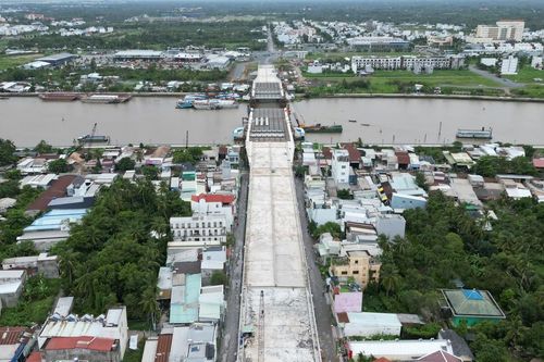 Hạn chế luồng giao thông thủy để hợp long cầu Trần Hoàng Na