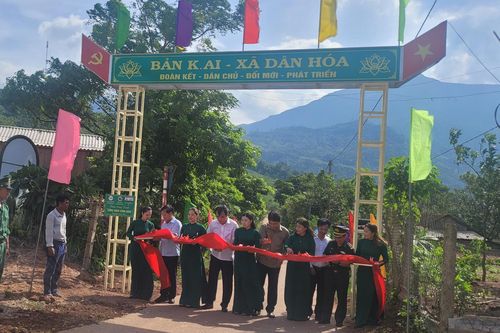 'Cổng chào vùng biên' gắn kết tình quân dân nơi biên giới