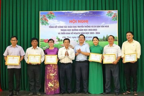 Đẩy mạnh giáo dục truyền thống và di sản văn hóa trong học đường