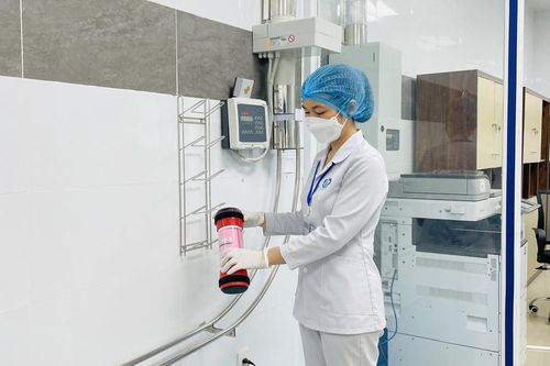 Giải pháp 'giữ chân' nhân viên y tế trong hệ thống công lập