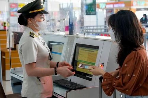 Sân bay Nội Bài tăng cường an ninh dịp nghỉ lễ Quốc khánh