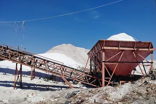 Quảng Nam: Một công ty bị phạt 300 triệu đồng do khai thác cát trắng vượt 19,9% công suất cho phép
