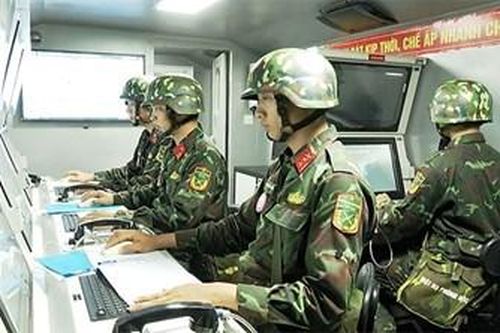 Bộ đội tác chiến điện tử Quân khu 5 trên thao trường