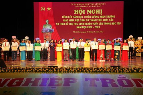 Vĩnh Phúc dành hơn 5 tỷ đồng khen thưởng giáo viên và học sinh