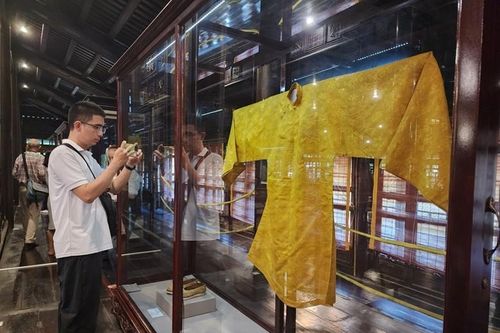 Trưng bày 100 cổ vật 'từ Museé Khải Định đến Bảo tàng Cổ vật Cung đình Huế'