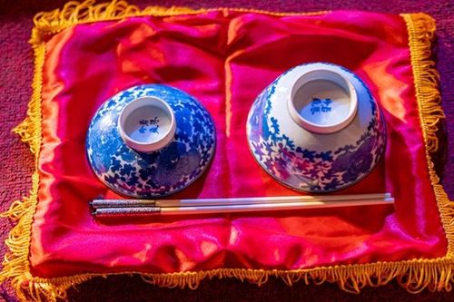 Huế tiếp nhận cổ vật do hậu duệ của vua Hàm Nghi trao tặng