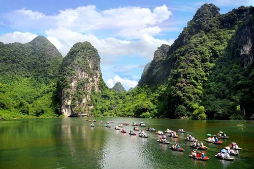 Ninh Bình hút khách du lịch từ các tour, tuyến hấp dẫn