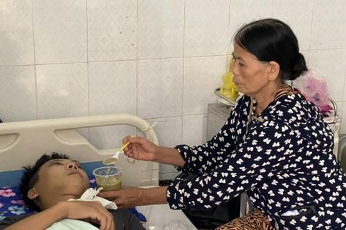 Người nhà nạn nhân bị hành hung trên Quốc lộ 1A: Xin chuyển viện lên tuyến Trung ương để điều trị