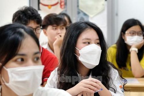 Xem xét khởi tố thí sinh chụp ảnh đề thi tốt nghiệp THPT gửi ra ngoài