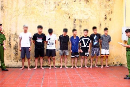 Tạm giữ 8 đối tượng bắt người trái pháp luật