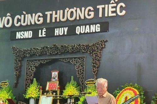Tiễn biệt nhà thơ, họa sĩ 'guốc mộc' NSND Lê Huy Quang