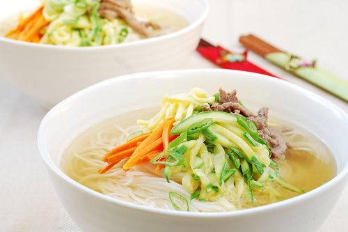Món mì nổi tiếng trong phim 'Nghệ thuật săn quỷ và nấu mì' gồm những gì?