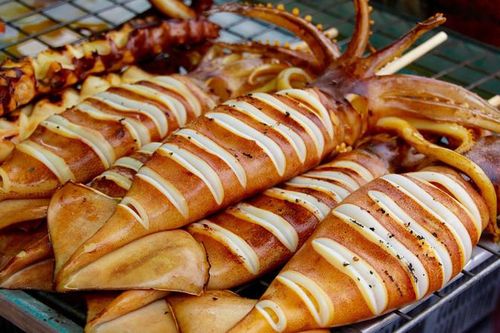 Mực nháy nướng, bánh ngào và loạt đặc sản Vinh nhất định phải thử một lần