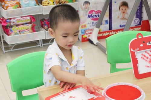 Bibo Mart tổ chức ngày hội tạo hình bàn tay cho các bé từ 0 - 6 tuổi