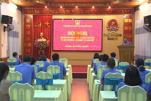 VKSND tỉnh Hòa Bình và Báo BVPL: Tập huấn, nâng cao kỹ năng cho cán bộ làm công tác tuyên truyền